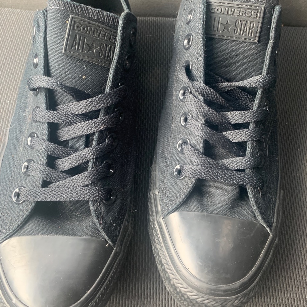 Low Top all black Chuck Taylor Converse 8.5/11.5